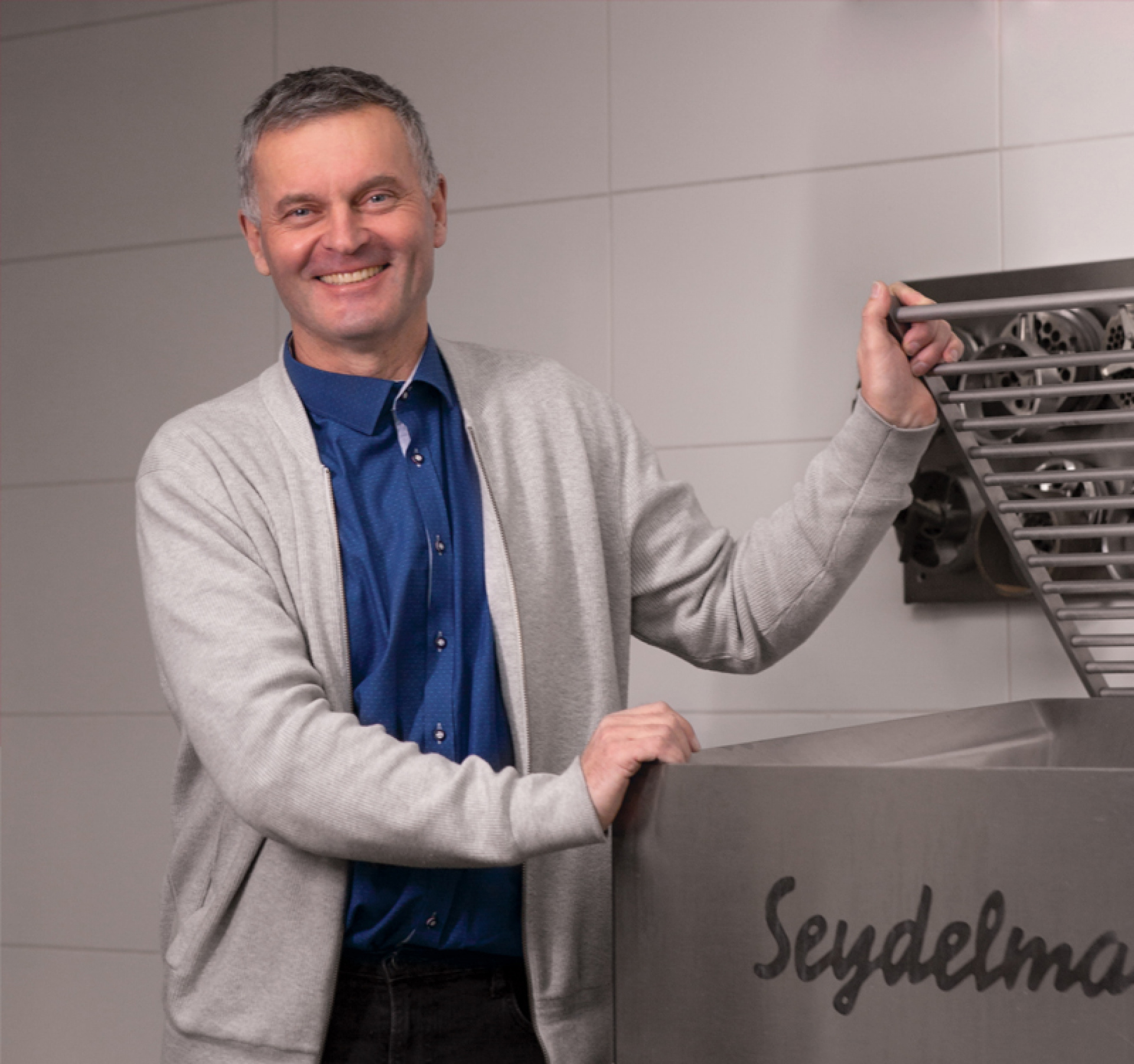 Firma spolupracuje s rozsáhlou sítí zahraničních i tuzemských partnerů. 